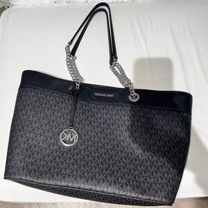 Michael Kors Jet Set Medium Tote